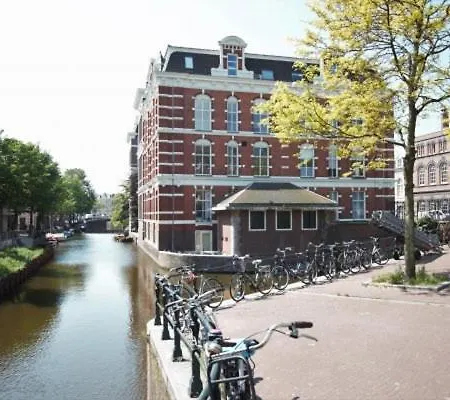 Monville International Otel
